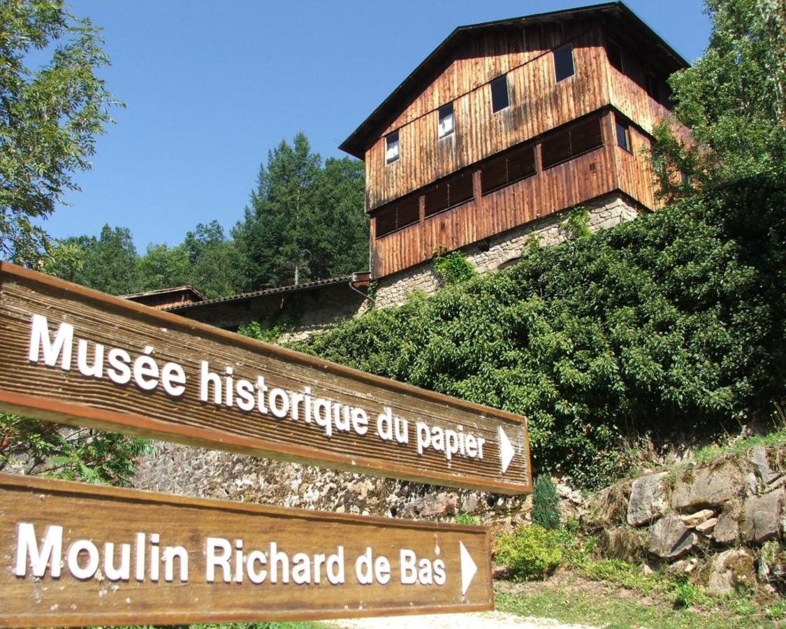 فيلا L'Ancien Relais De Poste*** Saint-Dier-dʼAuvergne المظهر الخارجي الصورة