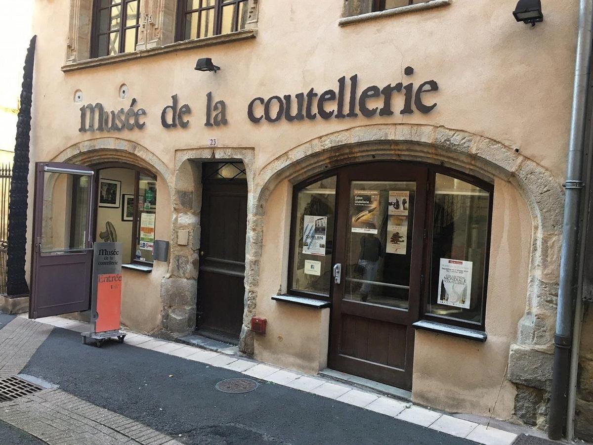 فيلا L'Ancien Relais De Poste*** Saint-Dier-dʼAuvergne المظهر الخارجي الصورة